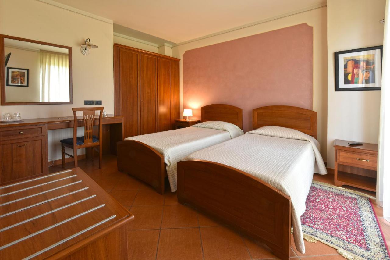Hotel Ristorante Borgovecchio Montegrosso dʼAsti Extérieur photo
